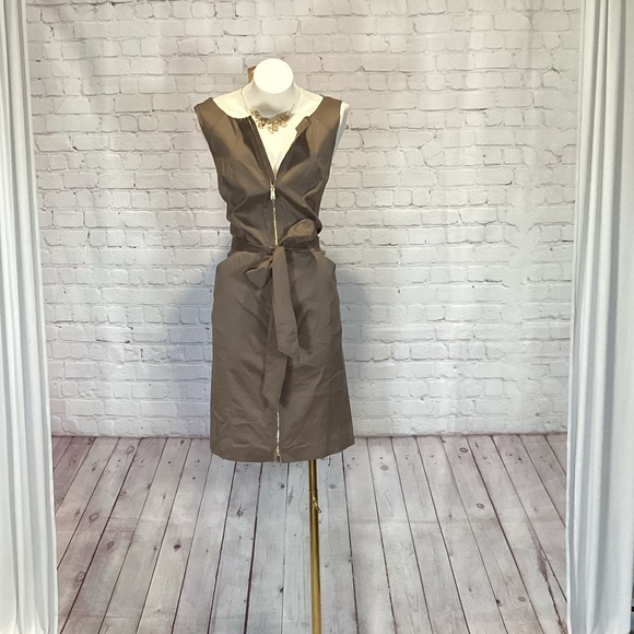 Vince Camuto Dresses & Skirts - 509. Vince Camuto Taupe Fitted Sleeveless Dress EUC Size 12